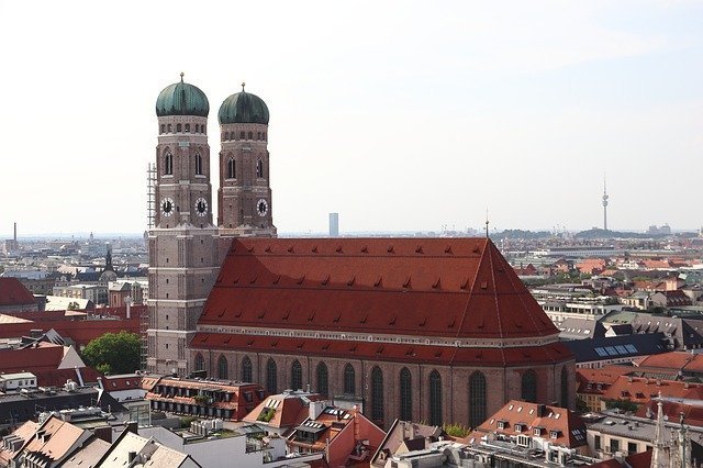 La Frauenkirche, la cattedrale di Monaco di Baviera in cui si può vedere l'impronta del diavolo