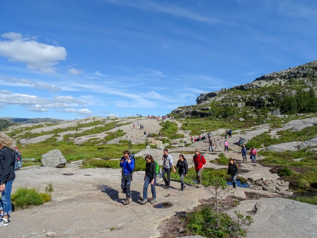 Preikestolen, il sentiero più turistico della Norvegia: come raggiungerlo da Stavanger ed organizzare un'escursione alla Pulpit Rock