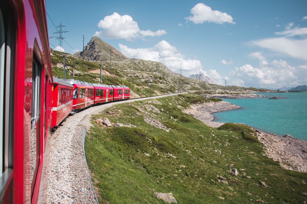 Trenino del Bernina: guida completa sulla ferrovia più bella del mondo